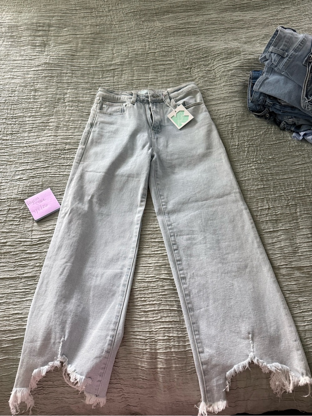 KanCan Light Gray Wide-Leg Frayed Hem Jeans